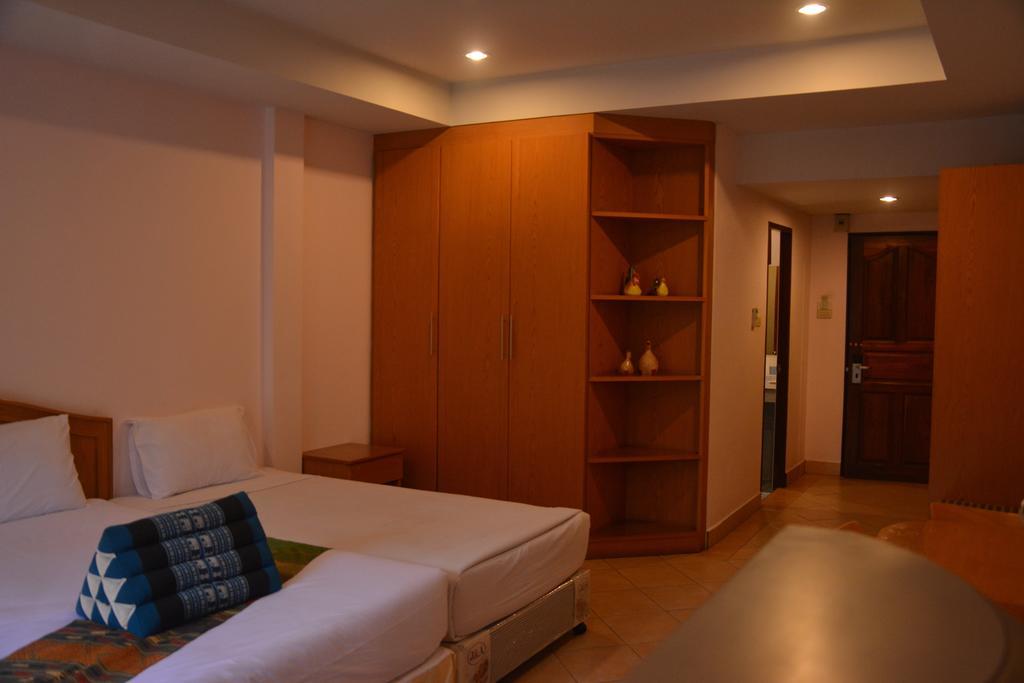Seven Oaks Inn 乔木提恩海滩 客房 照片