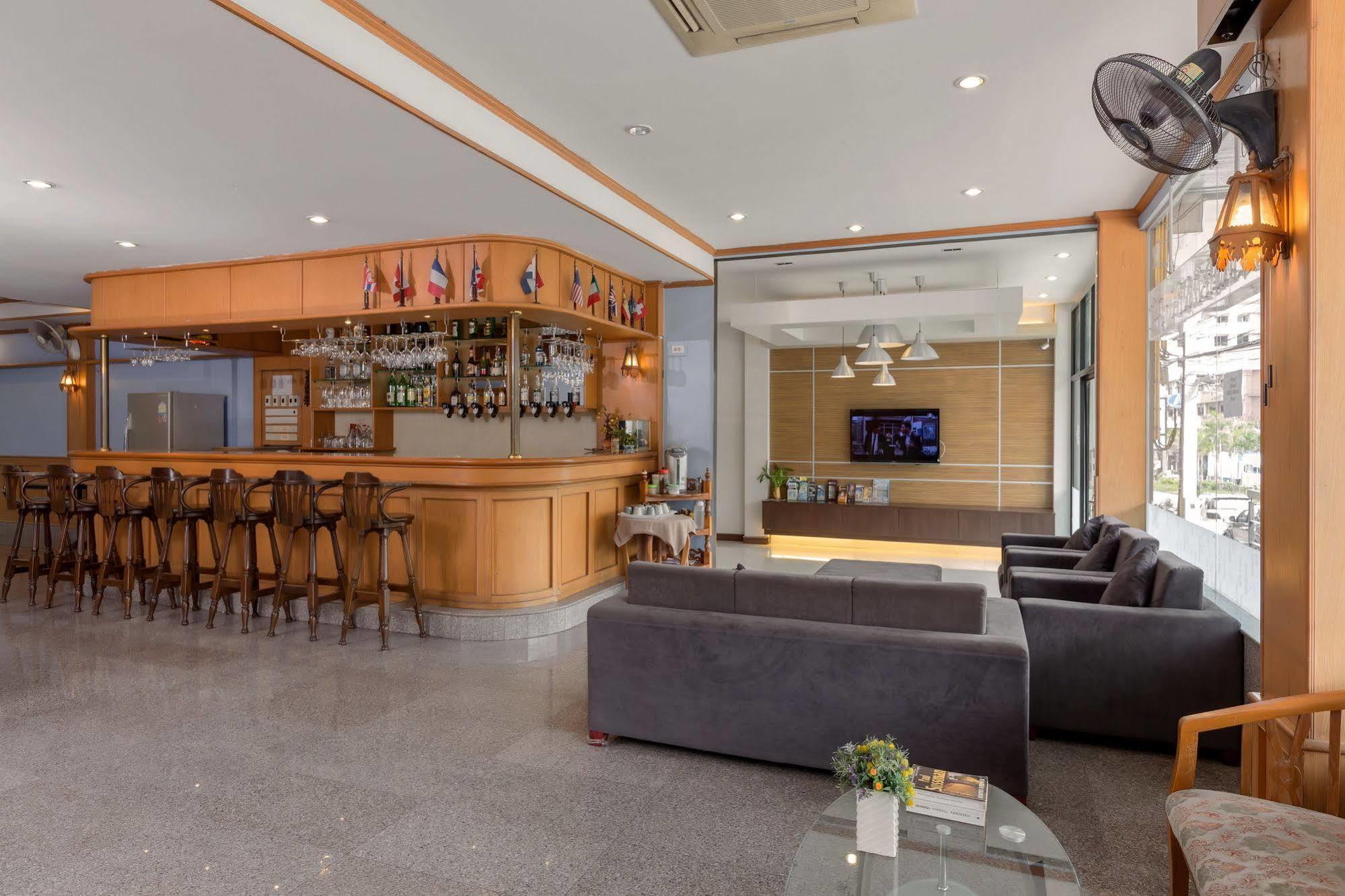 Seven Oaks Inn 乔木提恩海滩 外观 照片